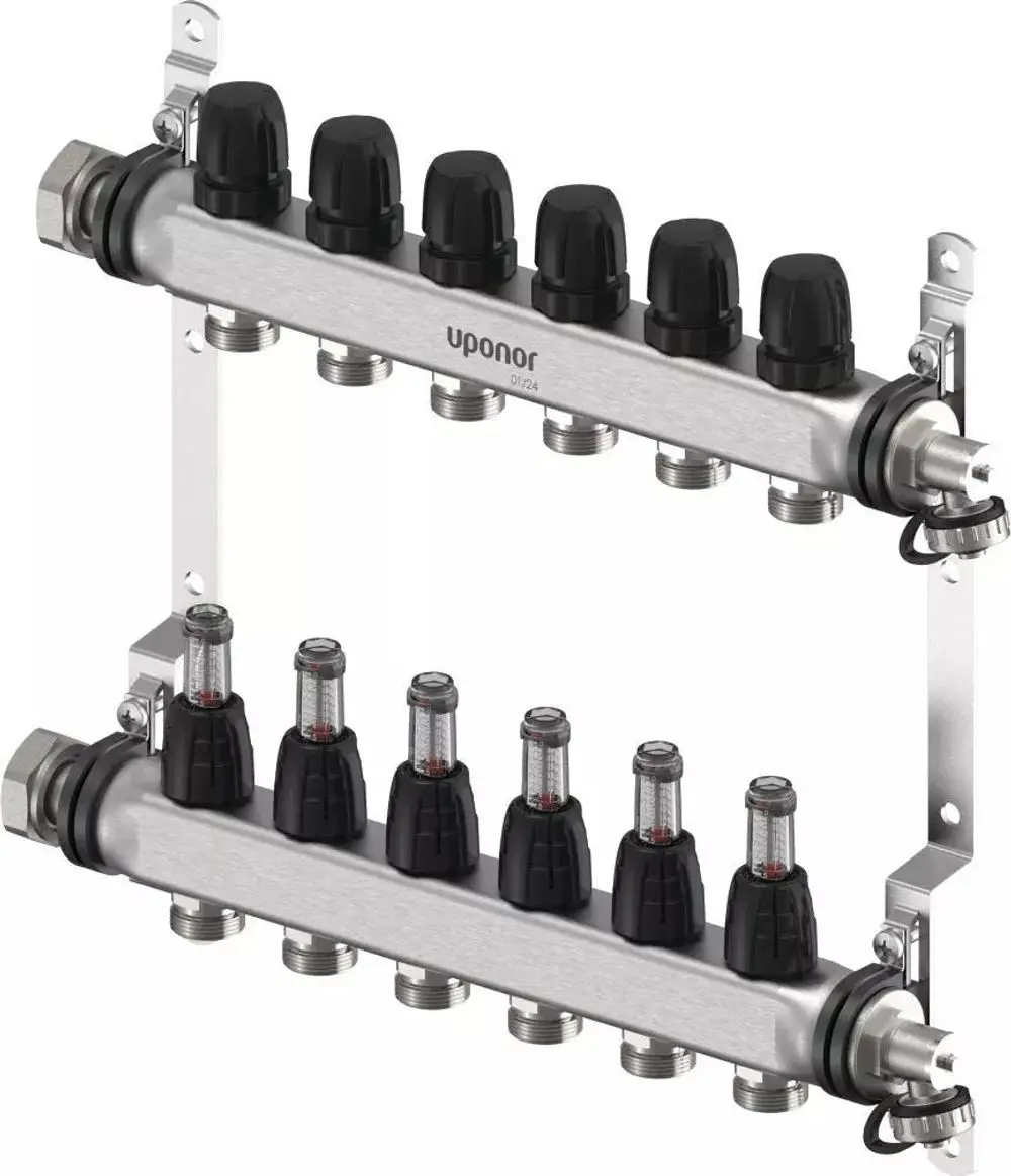 Verteiler von Uponor mit sieben Anschlüssen für Rohrleitungen, mit schwarzen Öffnungskappen und zusätzlich einer Halterung zur Montage.